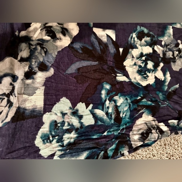 SIMPLY VERA Size S Navy Floral Rayon Knit Top - Picture 4 of 8